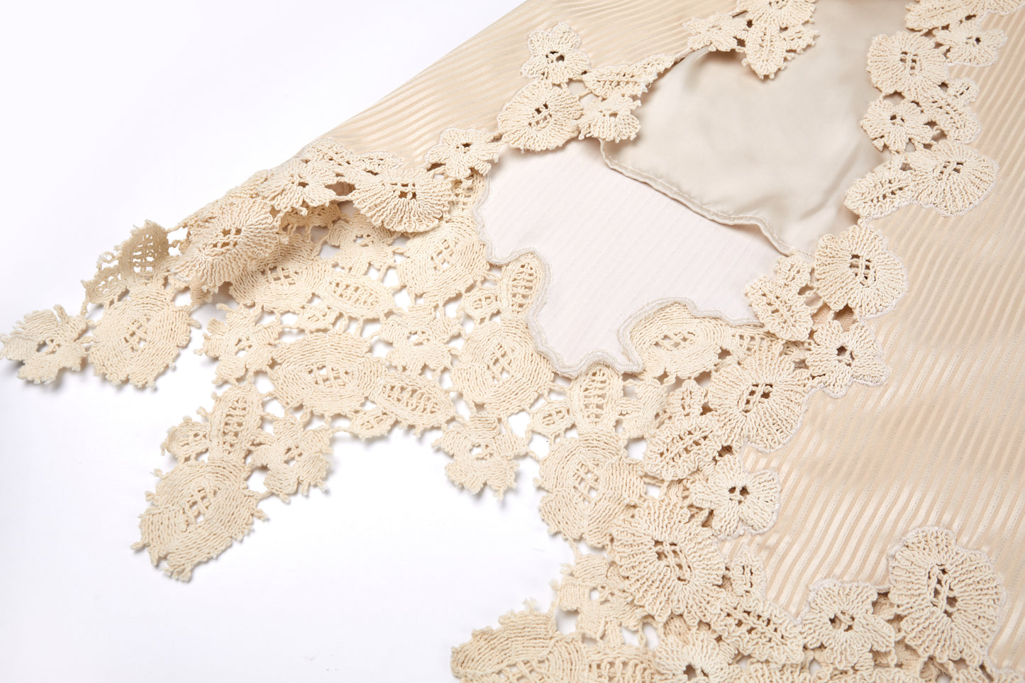 Embroidered Straight Skirt