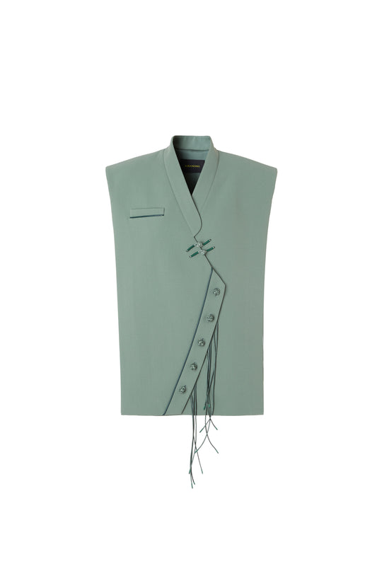 Celadon sleeveless suit with cutaway buttons