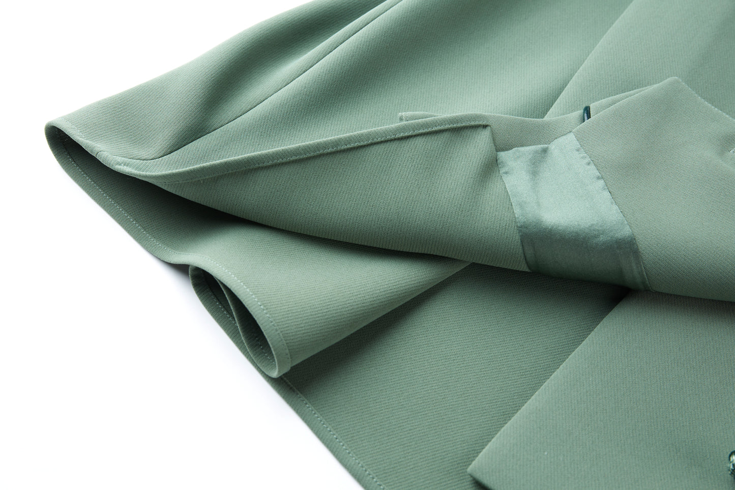 Celadon sleeveless suit with cutaway buttons