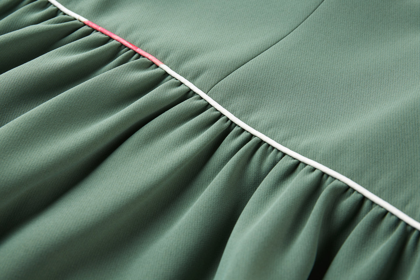 Celadon sleeveless suit with cutaway buttons