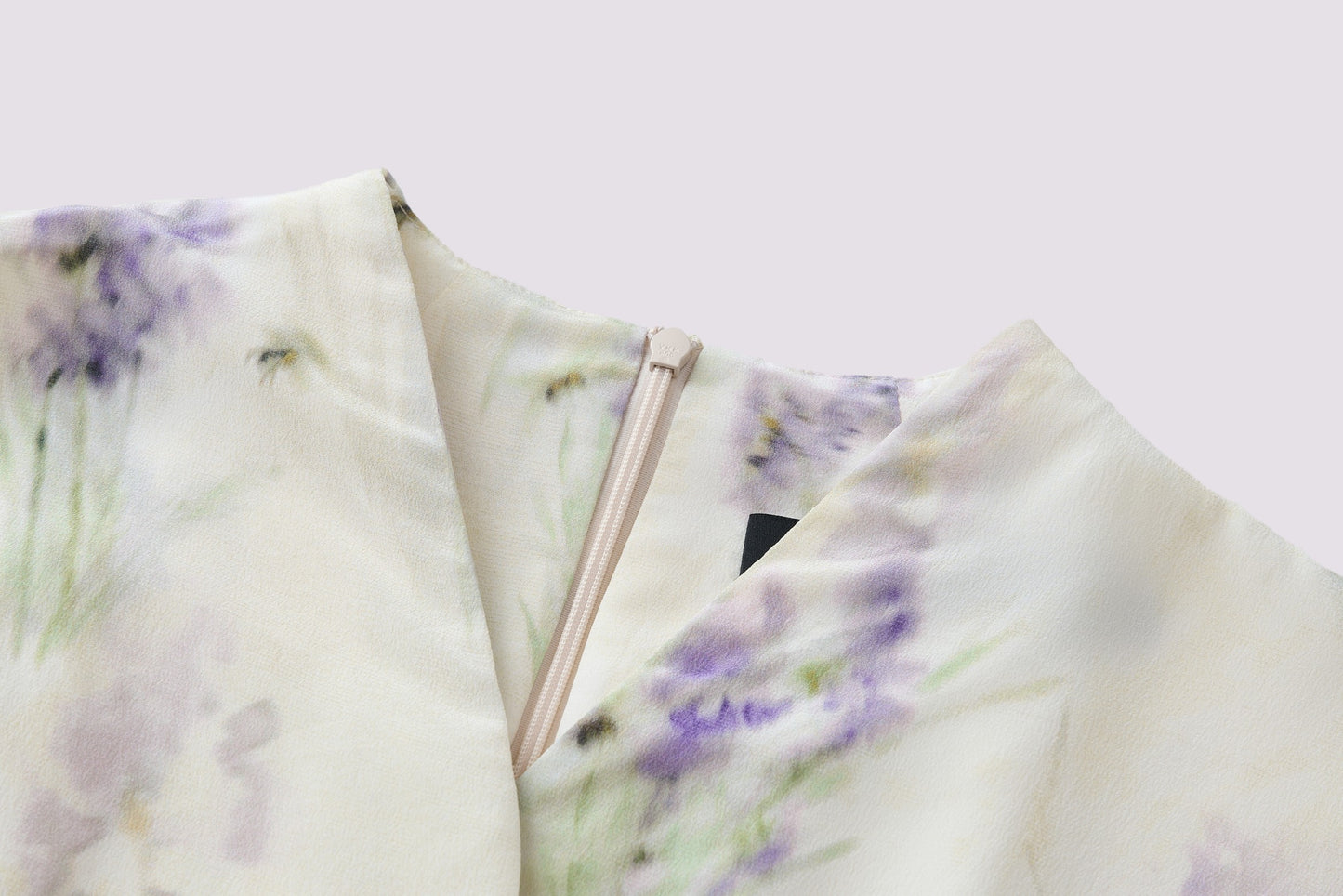 Lila Blumen-Qipao