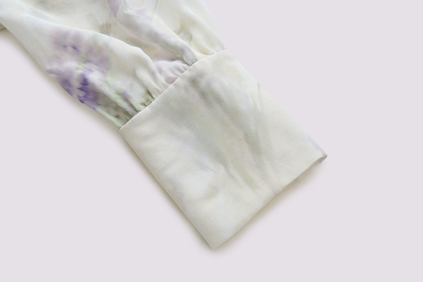 Lila Blumen-Qipao