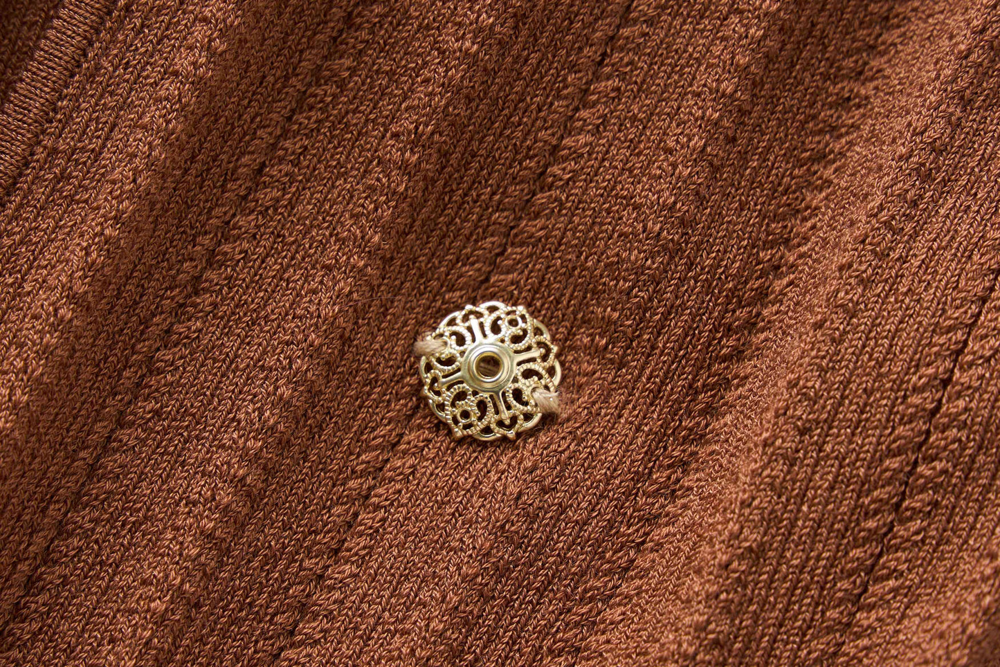Black fungus edge threaded knitted jacket