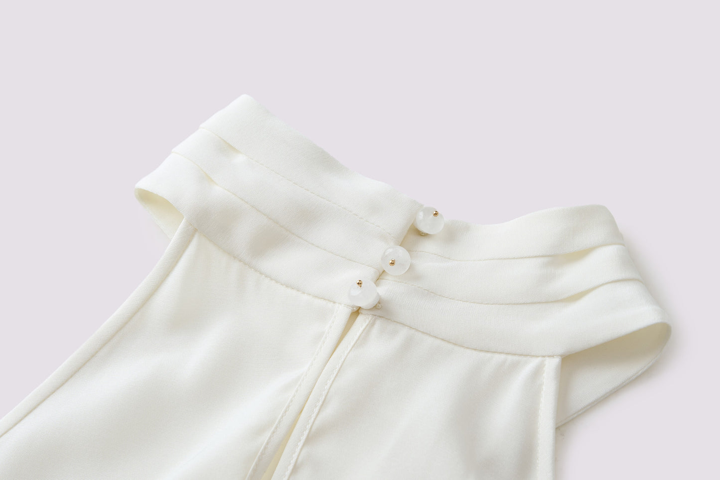Design sleeveless top